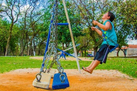Área de lazer com brinquedos